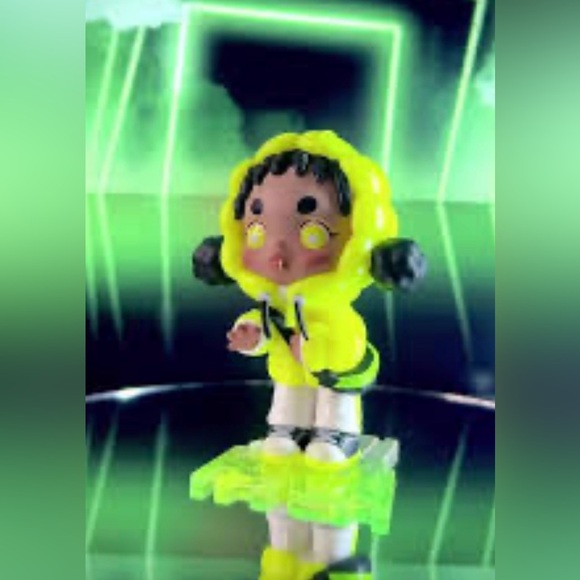 RARE POP MART SKULLPANDA HypePanda Series “HipHop Singer” Figure - Picture 2 of 2
